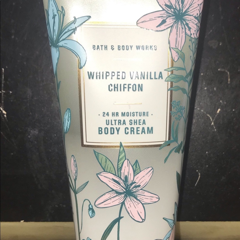Bath&body Works Whipped Vanilla ChiffonBody Cream